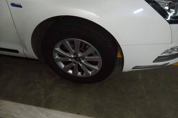 Used Citroen C5 2014 1.6T Automatic Luxury Model Right Front Wheel Hub