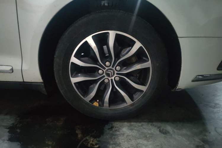 Used Citroen C5 2014 1.6T Automatic Prestige Model Right Front Wheel Hub