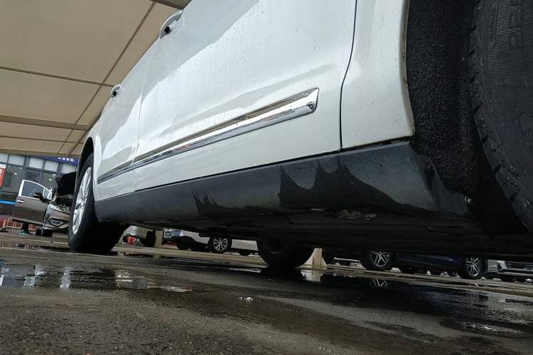 Used Citroen C5 2014 1.6T Automatic Luxury Model Right Side Sill