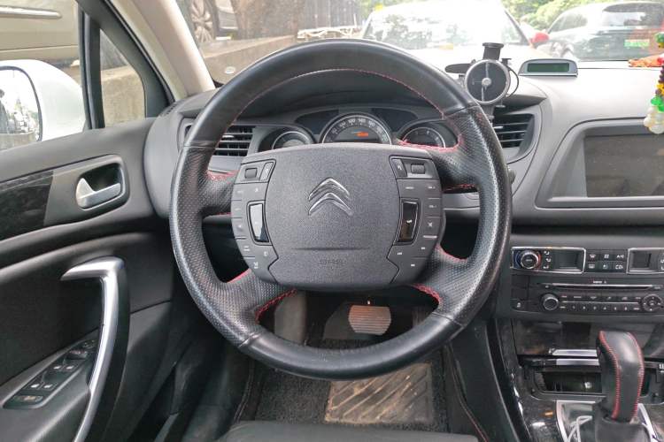 Used Citroen C5 2014 2.0L Automatic Luxury Edition Steering Wheel