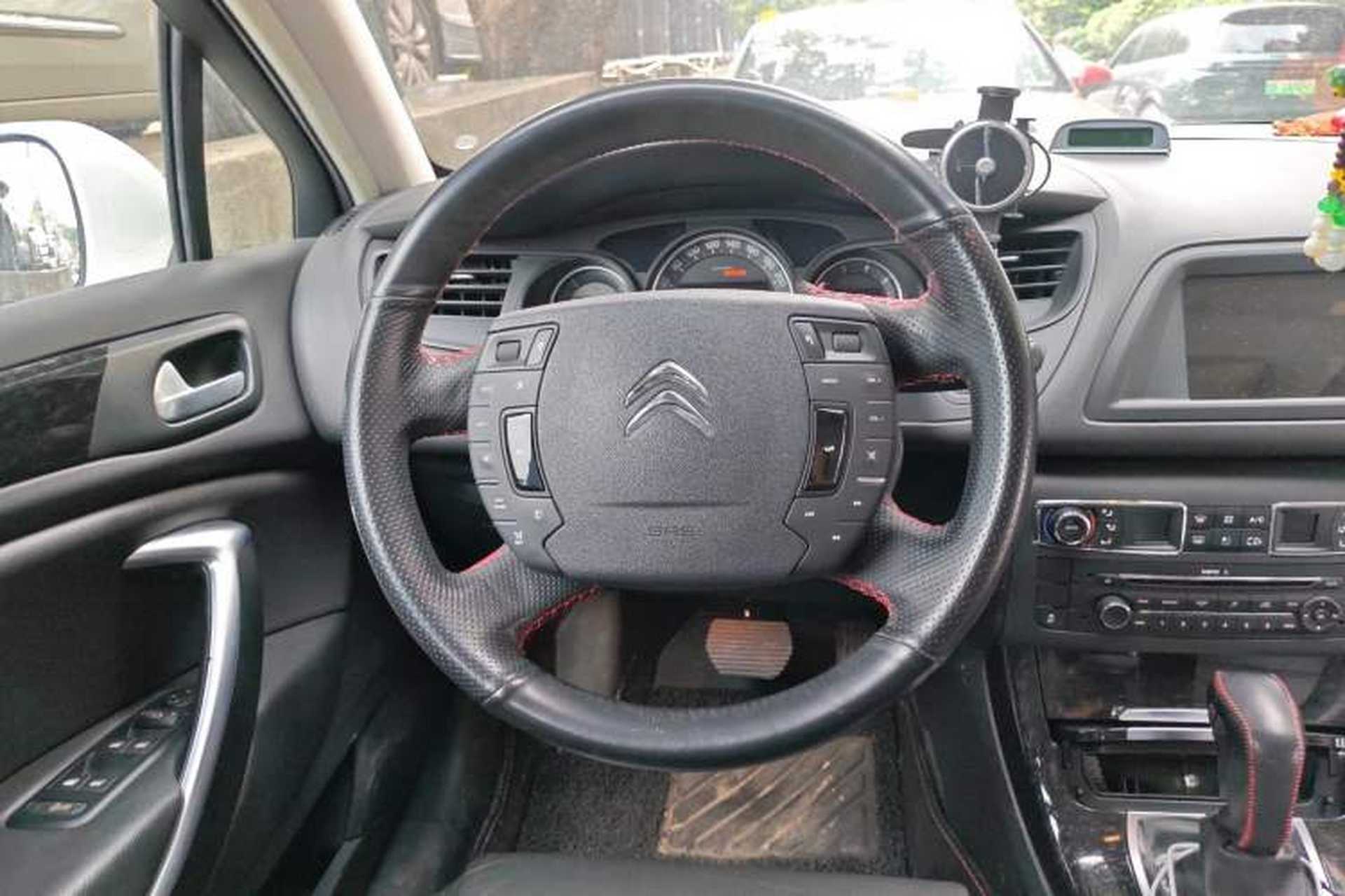 Used Citroen C5 2014 2.0L Automatic Luxury Edition Steering Wheel