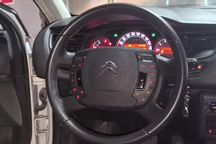 Used Citroen C5 2014 1.6T Automatic Luxury Model Steering Wheel