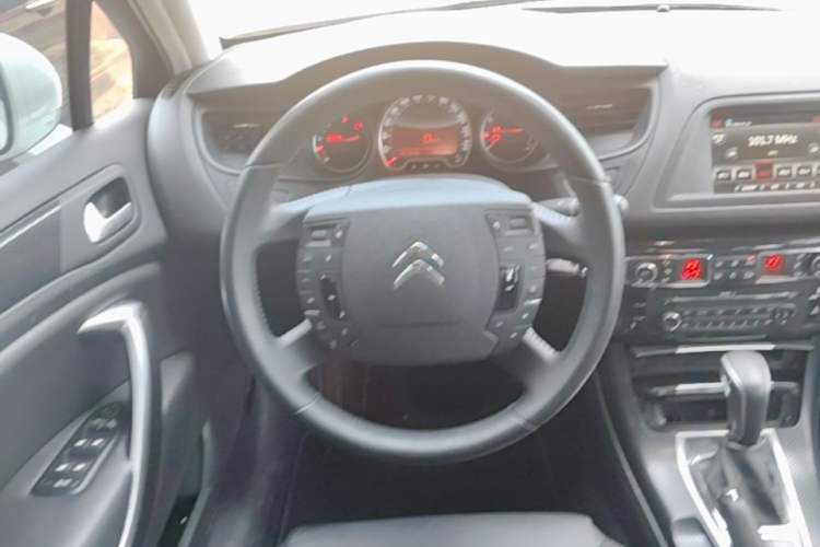 Used Citroen C5 2014 1.6T Automatic Prestige Model Steering Wheel
