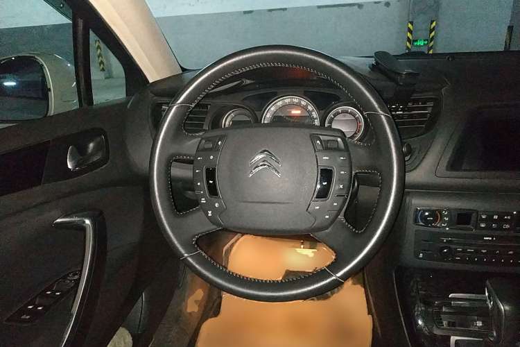 Used Citroen C5 2014 2.0L Automatic Luxury Edition Steering Wheel