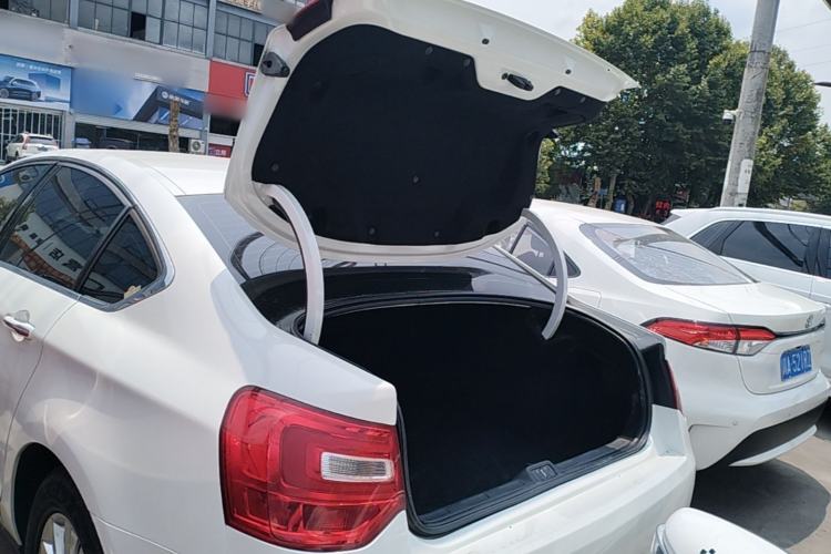 Used Citroen C5 2014 2.0L Automatic Luxury Edition Trunk