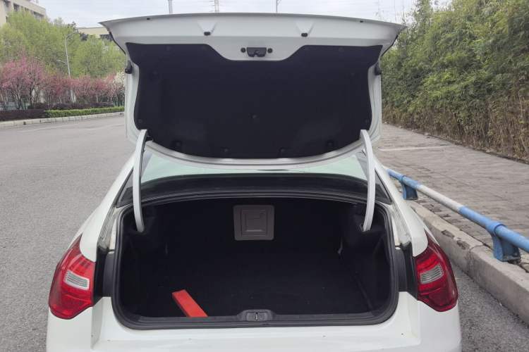 Used Citroen C5 2014 2.0L Automatic Zunyue Model Trunk
