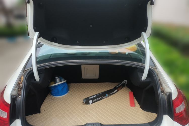 Used Citroen C5 2014 2.0L Automatic Zunyue Model Trunk