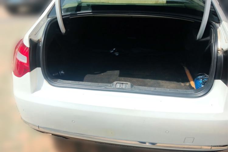 Used Citroen C5 2014 2.0L Automatic Luxury Edition Trunk