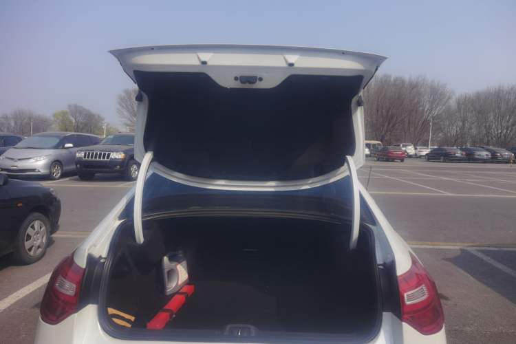 Used Citroen C5 2014 1.6T Automatic Luxury Model Trunk