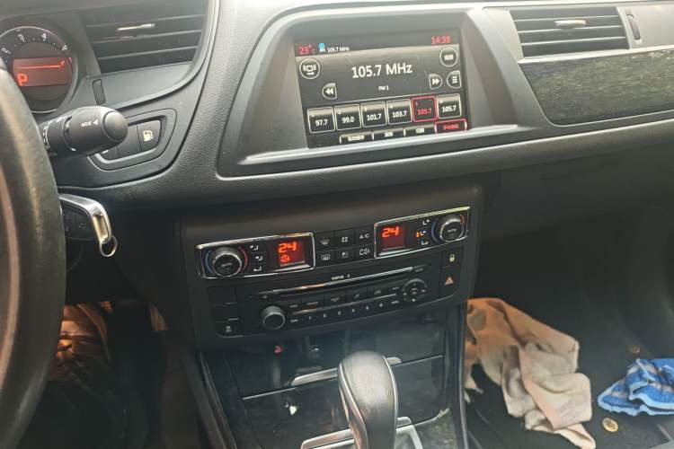 Used Citroen C5 2014 2.0L Automatic Luxury Edition Audio And AC Panel