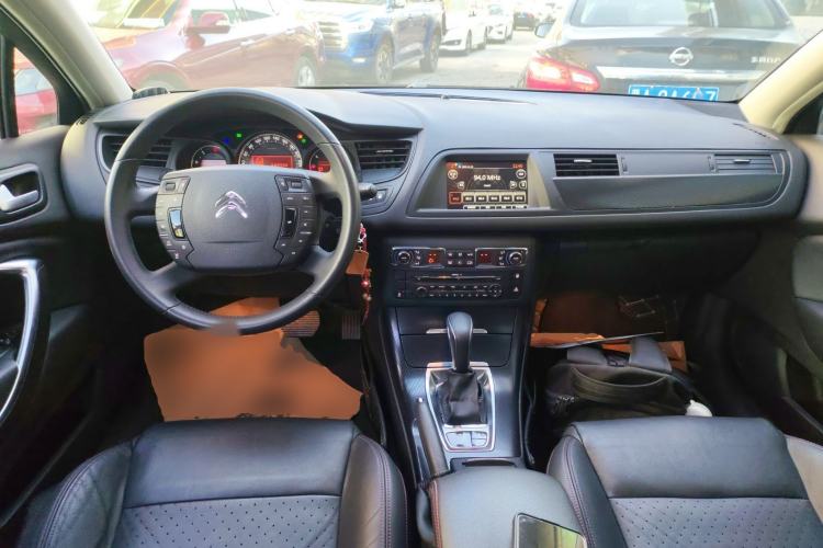 Used Citroen C5 2016 1.8T Automatic Luxury Model Center Console