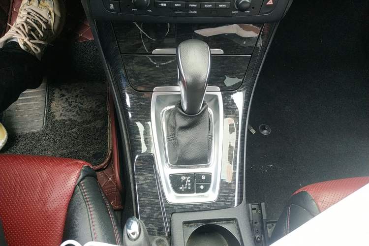 Used Citroen C5 2016 1.6T Automatic Zunyue Model Gear Lever