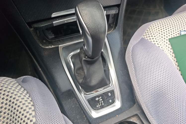 Used Citroen C5 2016 1.6T Automatic Zunyue Model Gear Lever