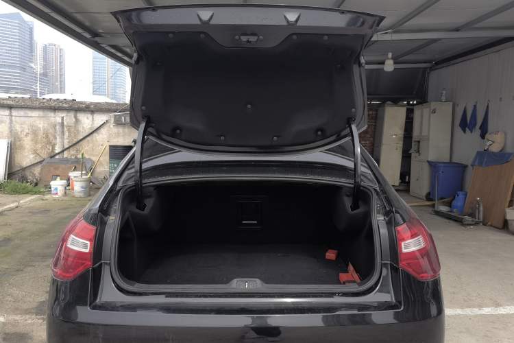 Used Citroen C5 2016 1.8T Automatic Luxury Model Trunk