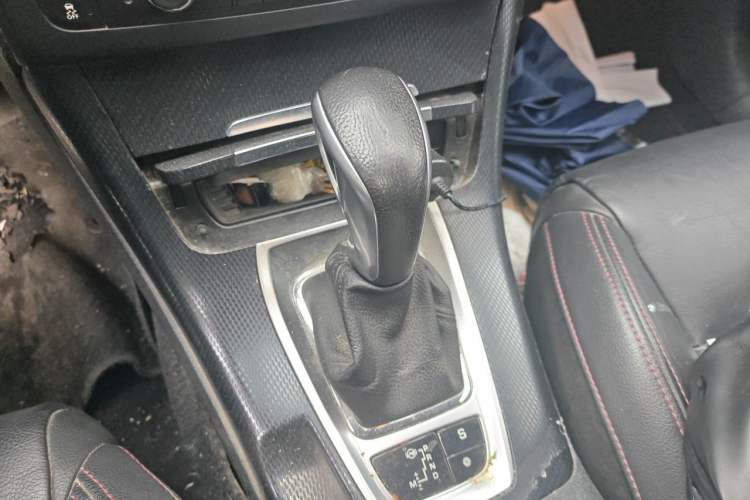 Used Citroen C5 2016 1.6T Automatic Zunyue Model Gear Lever