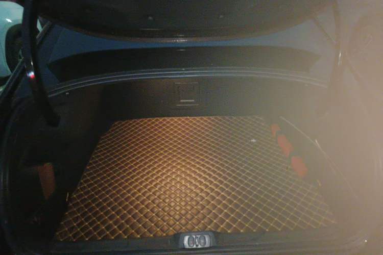 Used Citroen C5 2016 1.8T Automatic Prestige Model Trunk
