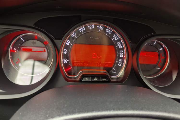 Used Citroen C5 2016 1.6T Automatic Prestige Model Odometer Close Up