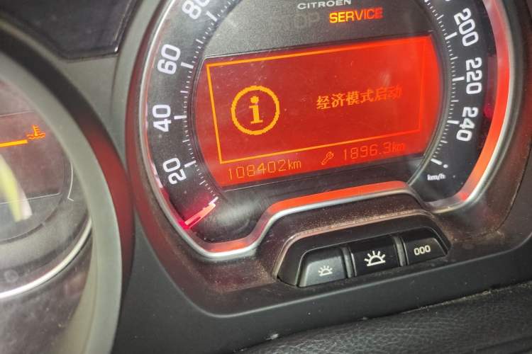 Used Citroen C5 2016 1.6T Automatic Zunyue Model Odometer Close Up