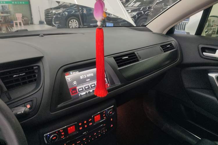Used Citroen C5 2016 1.6T Automatic Luxury Model Audio And AC Panel