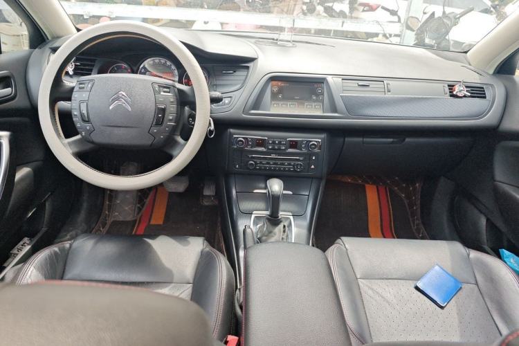 Used Citroen C5 2016 1.6T Automatic Luxury Model Center Console