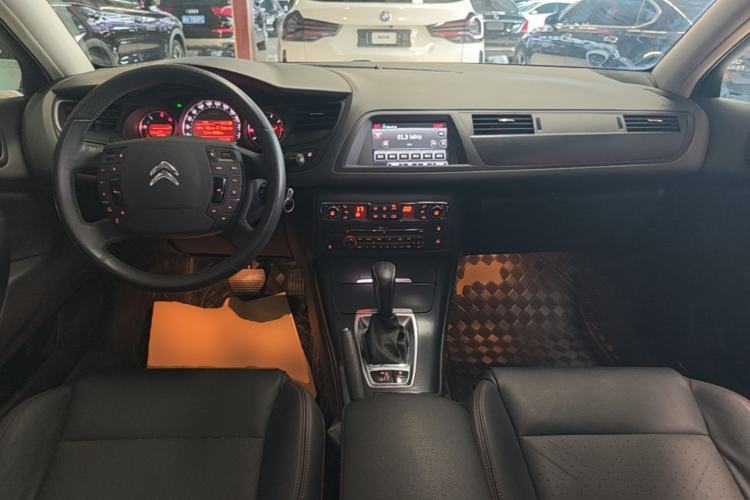 Used Citroen C5 2016 1.6T Automatic Luxury Model Center Console