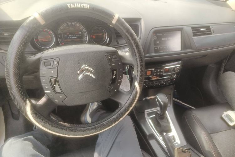 Used Citroen C5 2016 1.8T Automatic Luxury Model Center Console