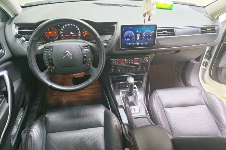 Used Citroen C5 2016 1.8T Automatic Luxury Model Center Console