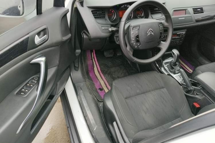Used Citroen C5 2016 1.6T Automatic Zunyue Model Interior 3
