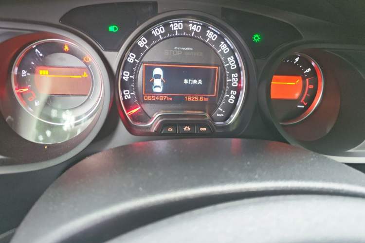 Used Citroen C5 2016 1.8T Automatic Luxury Model Odometer Close Up