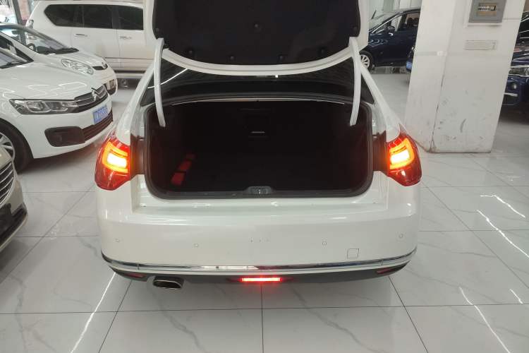 Used Citroen C5 2016 1.6T Automatic Luxury Model Trunk