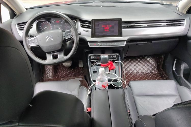 Used Citroen C5 2017 350THP Automatic Luxury Model Center Console