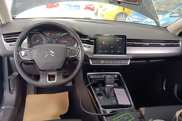 Used Citroen C5 2017 350THP Automatic Luxury Model Center Console