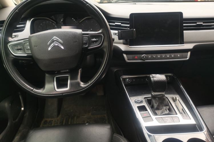 Used Citroen C5 2017 350THP Automatic Luxury Model Center Console