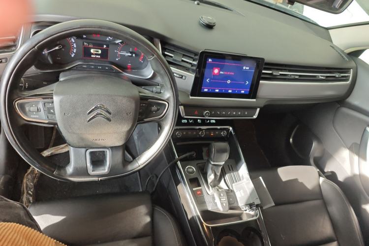 Used Citroen C5 2017 350THP Automatic Luxury Model Center Console