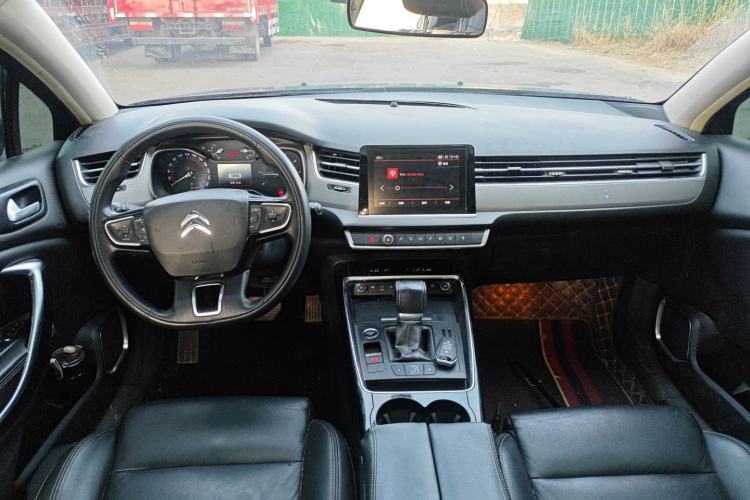 Used Citroen C5 2017 350THP Automatic Luxury Model Center Console