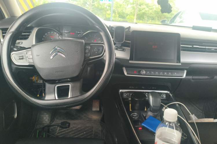 Used Citroen C5 2017 350THP Automatic Luxury Model Center Console