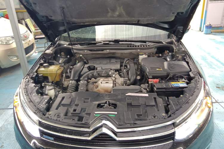 Used Citroen C5 2017 350THP Automatic Luxury Model Engine Bay