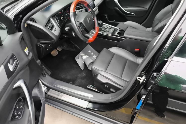 Used Citroen C5 2017 350THP Automatic Luxury Model Interior 3