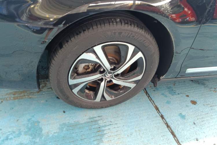 Used Citroen C5 2017 350THP Automatic Luxury Model Left Front Wheel Hub