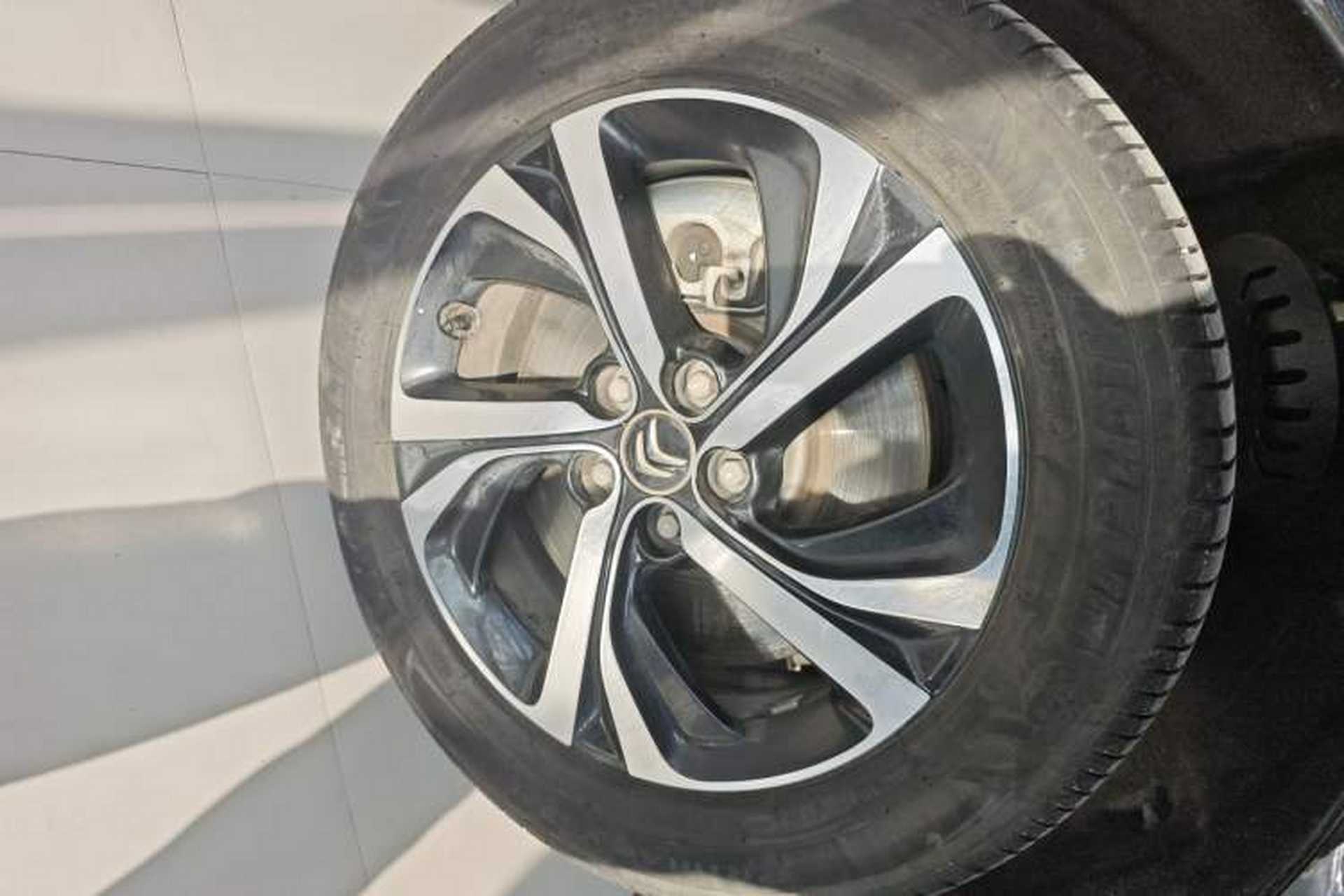 Used Citroen C5 2017 350THP Automatic Luxury Model Left Front Wheel Hub