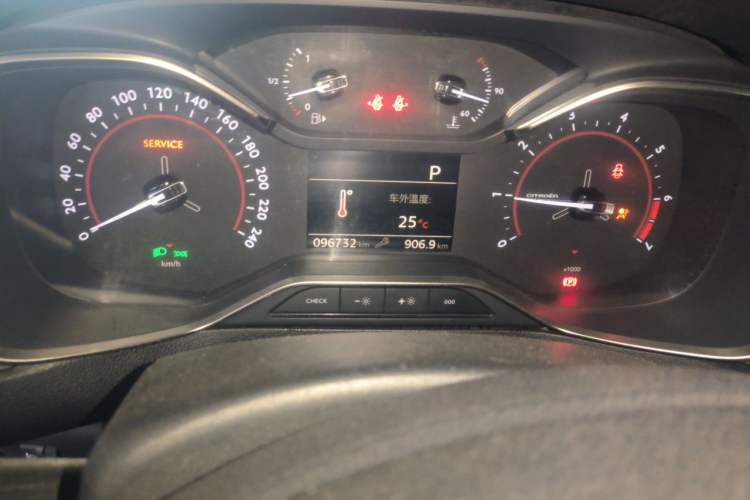 Used Citroen C5 2017 350THP Automatic Luxury Model Odometer Close Up