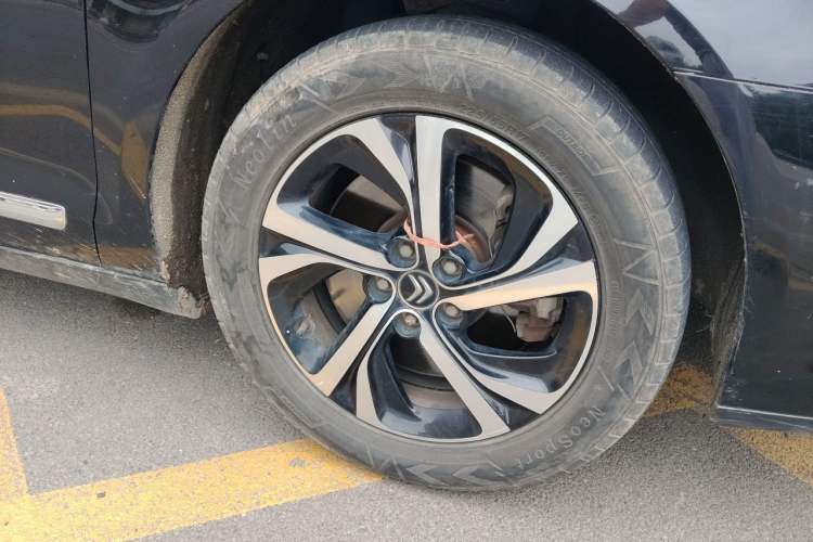 Used Citroen C5 2017 350THP Automatic Luxury Model Right Front Wheel Hub
