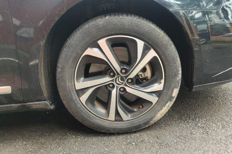 Used Citroen C5 2017 350THP Automatic Luxury Model Right Front Wheel Hub
