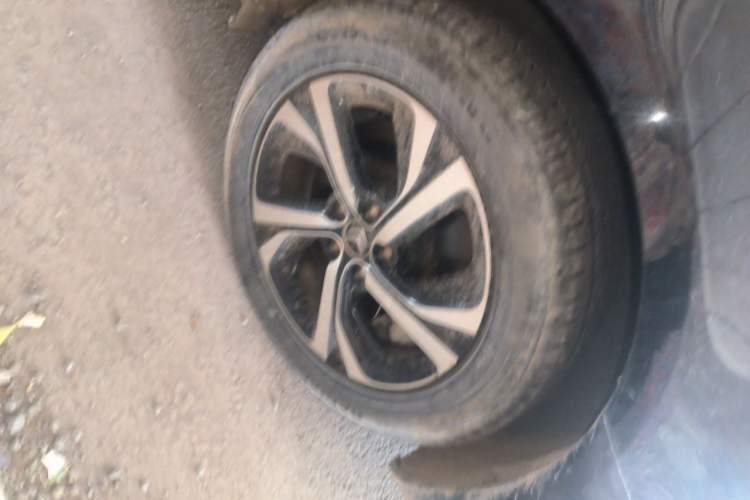 Used Citroen C5 2017 350THP Automatic Luxury Model Right Front Wheel Hub