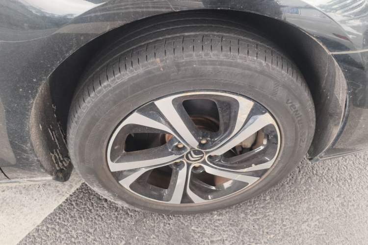 Used Citroen C5 2017 350THP Automatic Luxury Model Right Front Wheel Hub