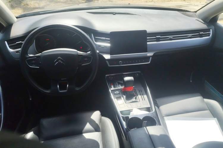 Used Citroen C5 2017 350THP Automatic Luxury Model Center Console
