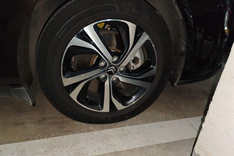 Used Citroen C5 2017 350THP Automatic Luxury Model Right Front Wheel Hub
