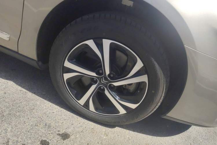 Used Citroen C5 2017 350THP Automatic Luxury Model Right Front Wheel Hub
