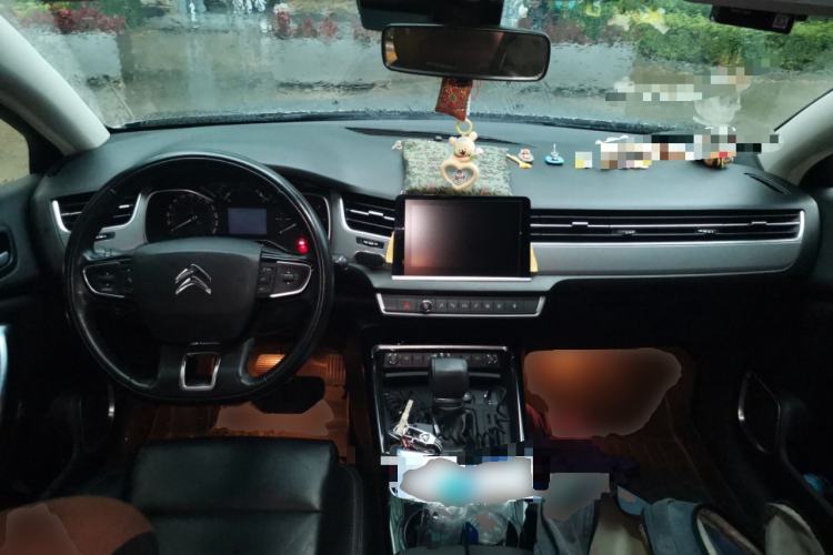 Used Citroen C5 2017 350THP Automatic Luxury Model Center Console