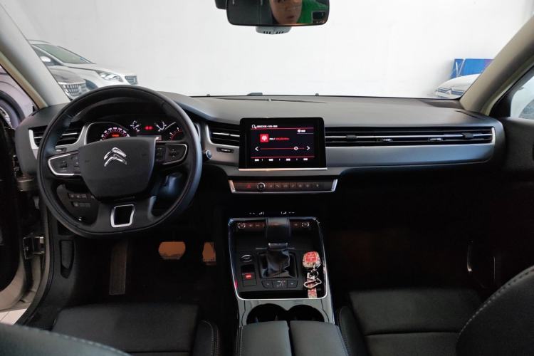 Used Citroen C5 2017 350THP Automatic Luxury Model Center Console